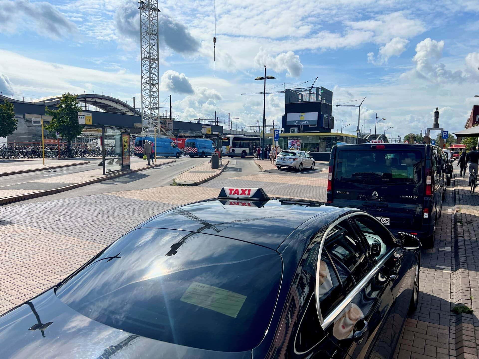 Mechelen station met de taxi